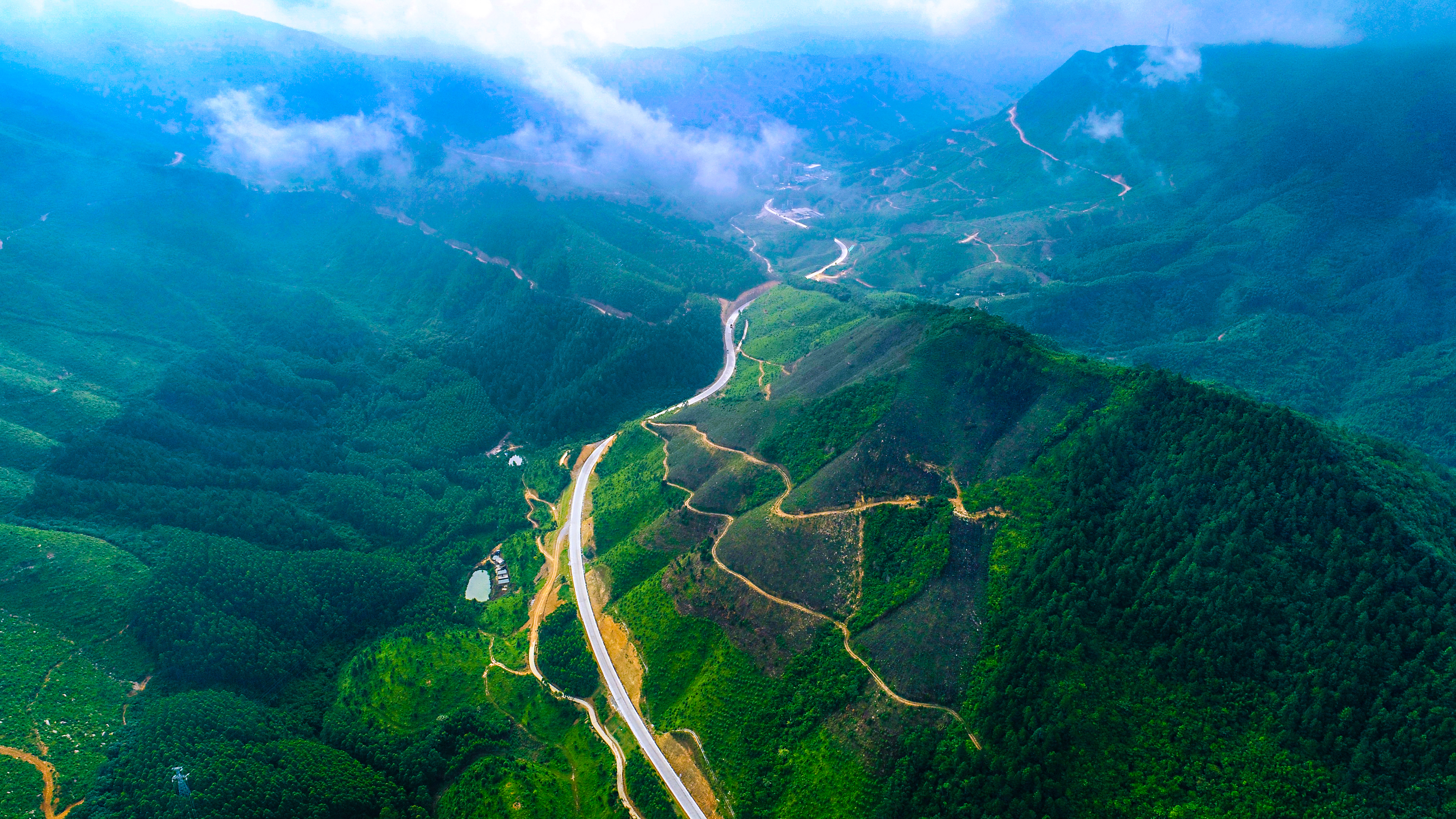 1.玉帶山中嵌——陸浦路穿山而過(guò).JPG